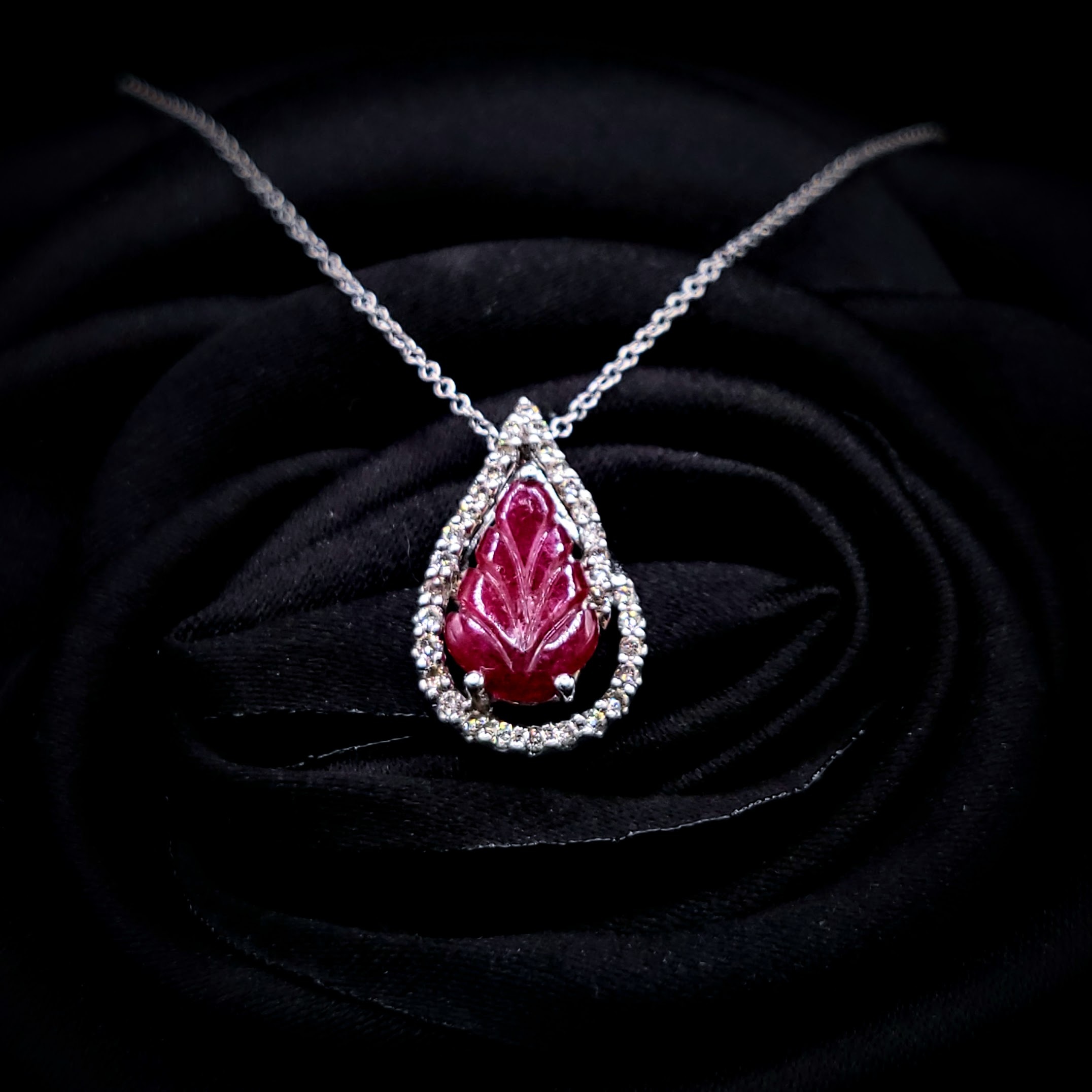 全新18K白金【單粒1卡34份紅寶石】配21份鑽石吊墜