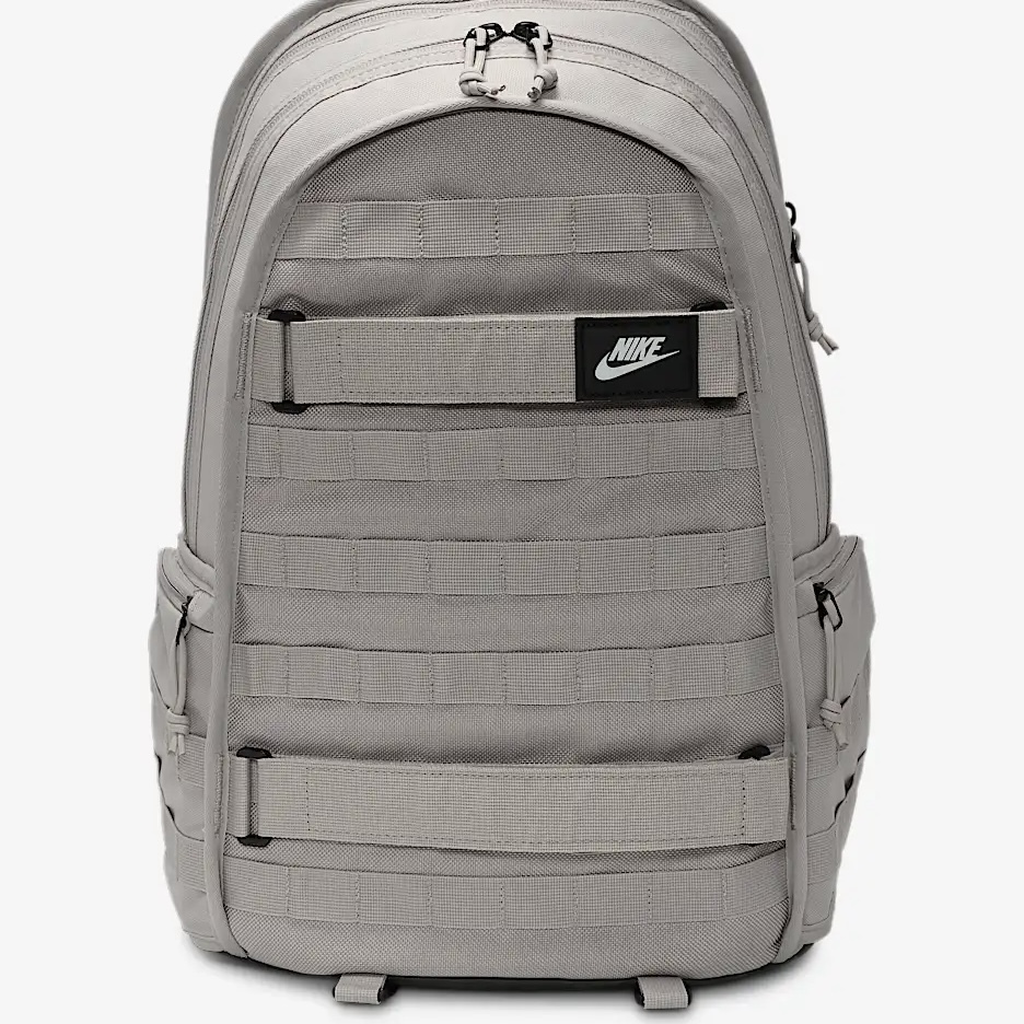 NIKE SPORTWEAR RPM 水泥灰 淺灰 後背包 滑板包 收納 大容量 FD7544-009
