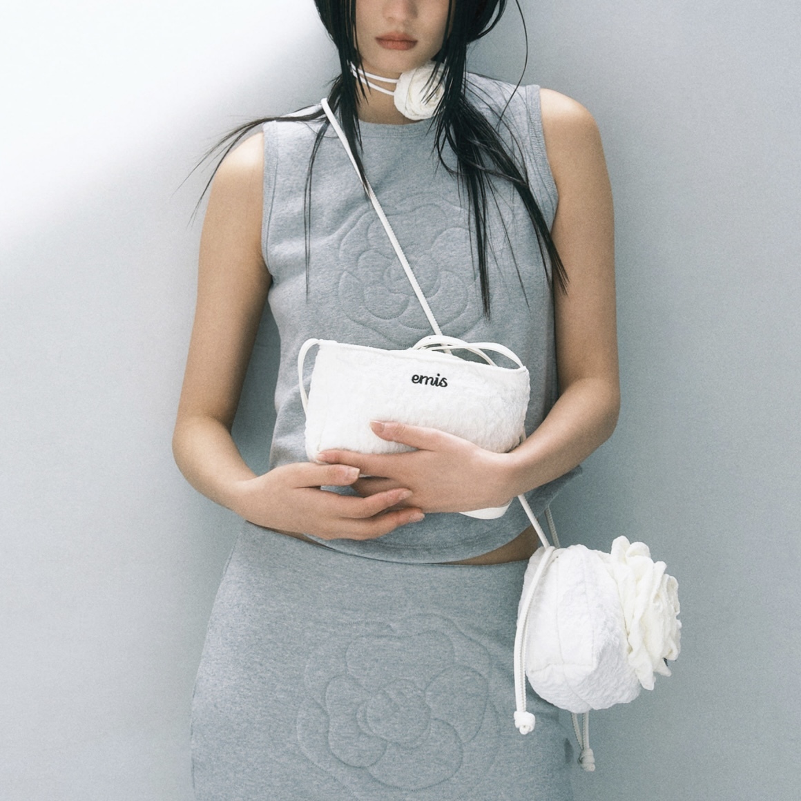 韓國 EMIS ROSE 玫瑰花 胸花繩 迷你包 斜背包 手拿包 四色 ／預購