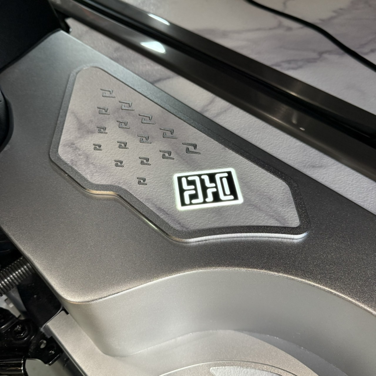 Alphard 30 晶瓷系列/弦月白