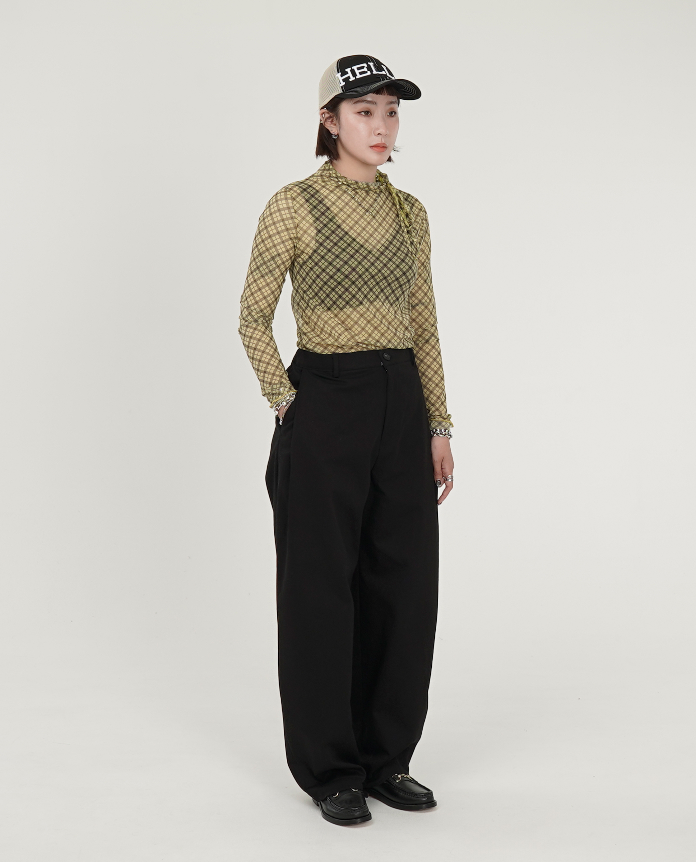 透膚格紋綁繩微高領上衣