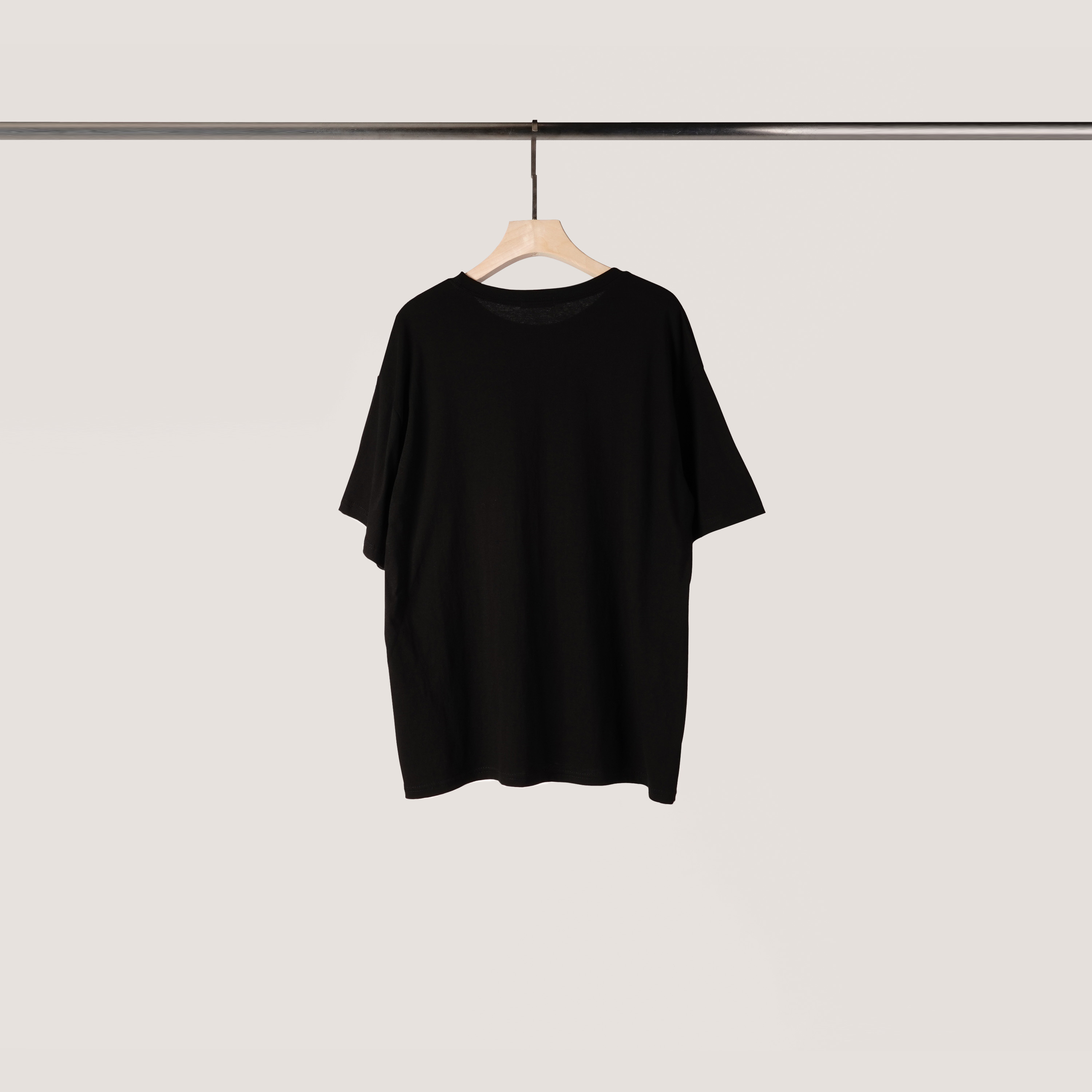 刷漆感英字短T | 就是黑