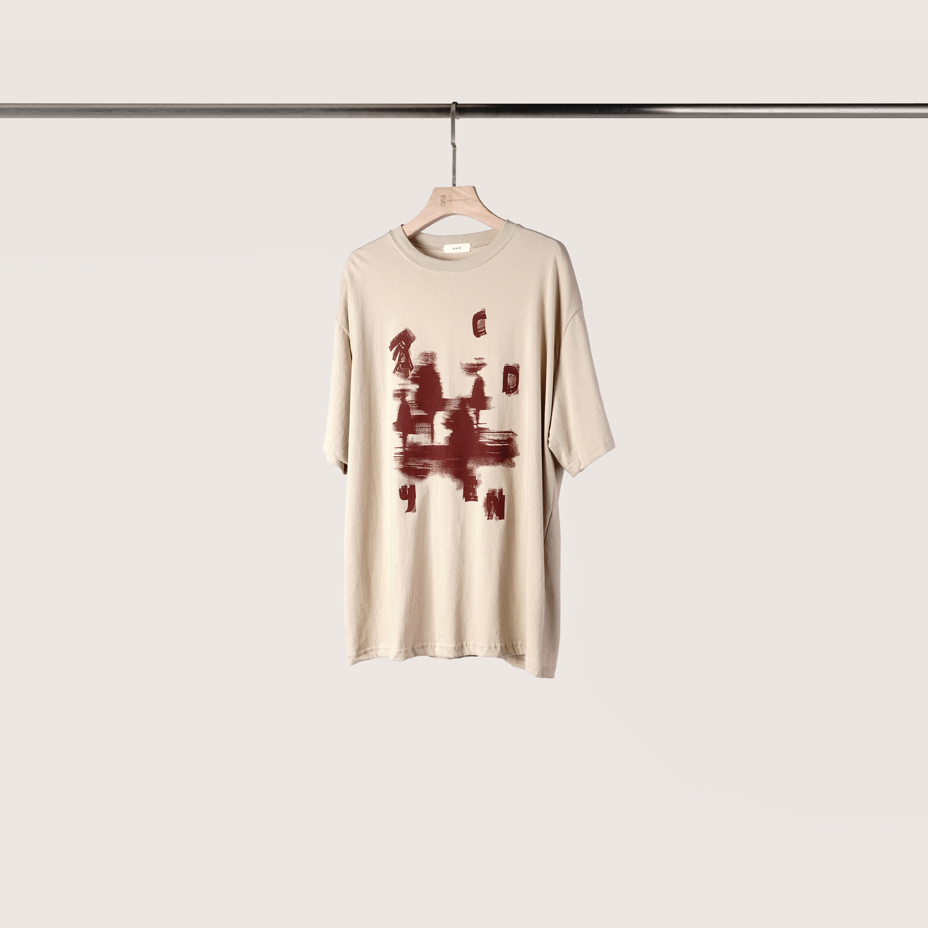 刷漆感英字短T | 淺卡其