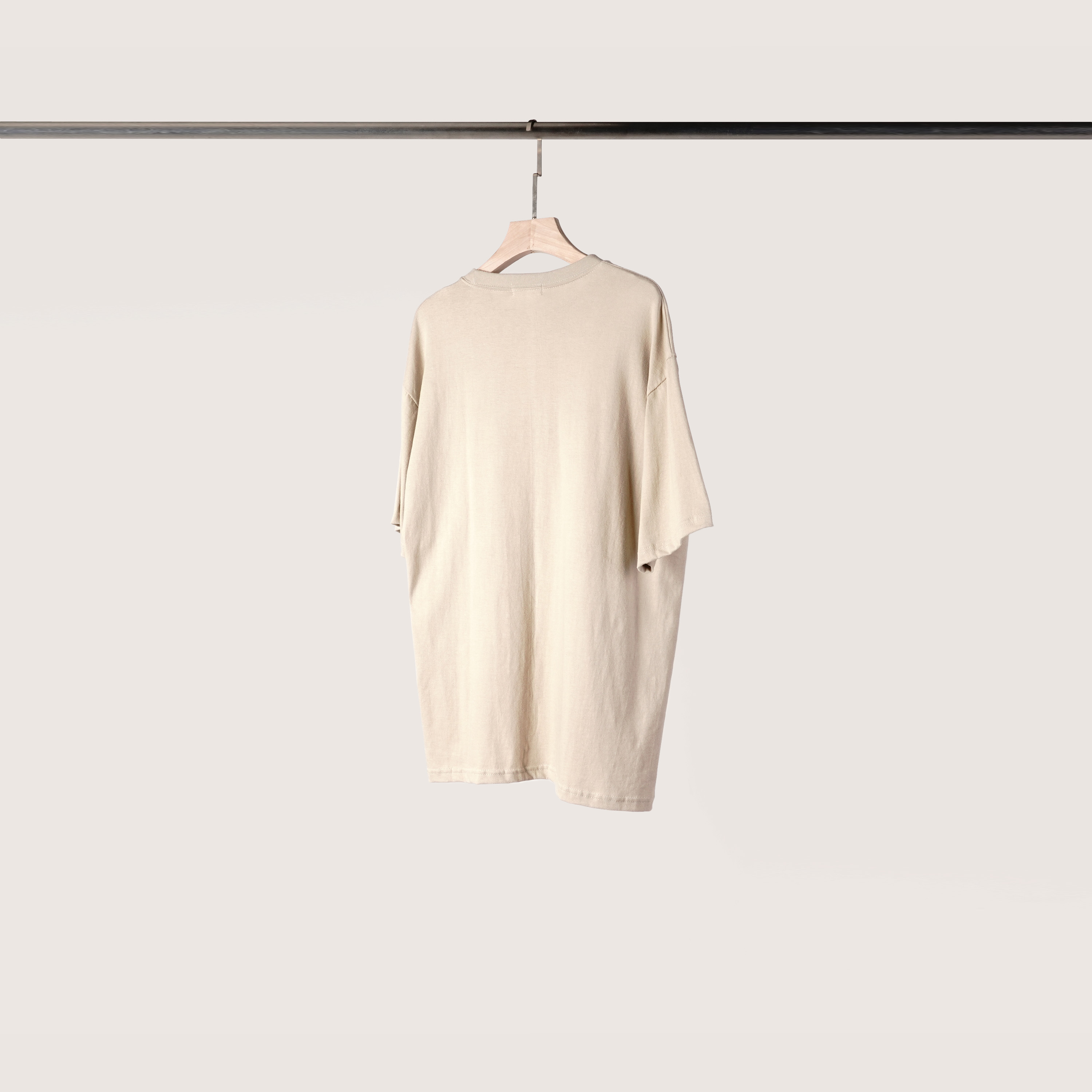 刷漆感英字短T | 淺卡其