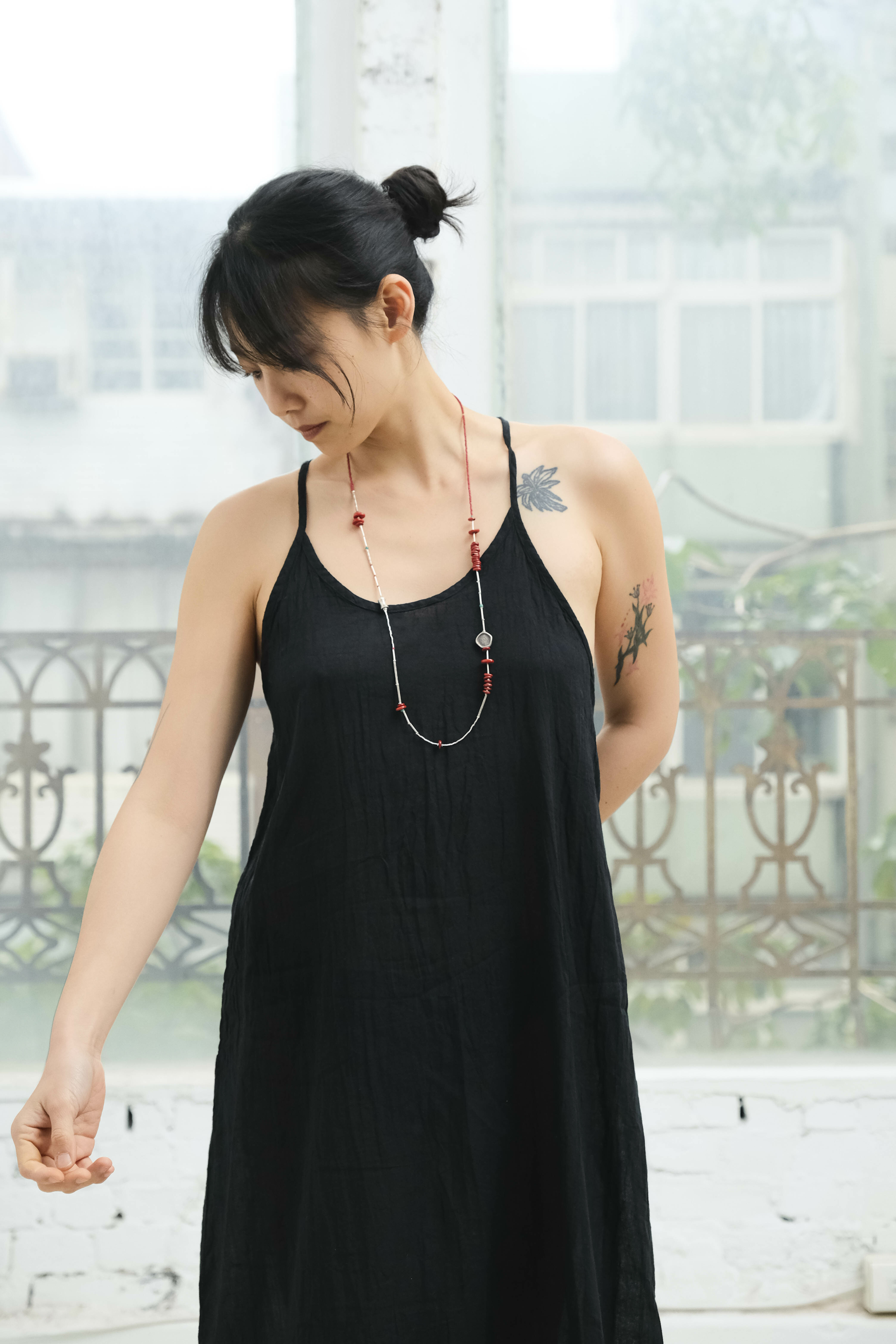 Y背細肩帶長洋裝 / 慕斯布 黑