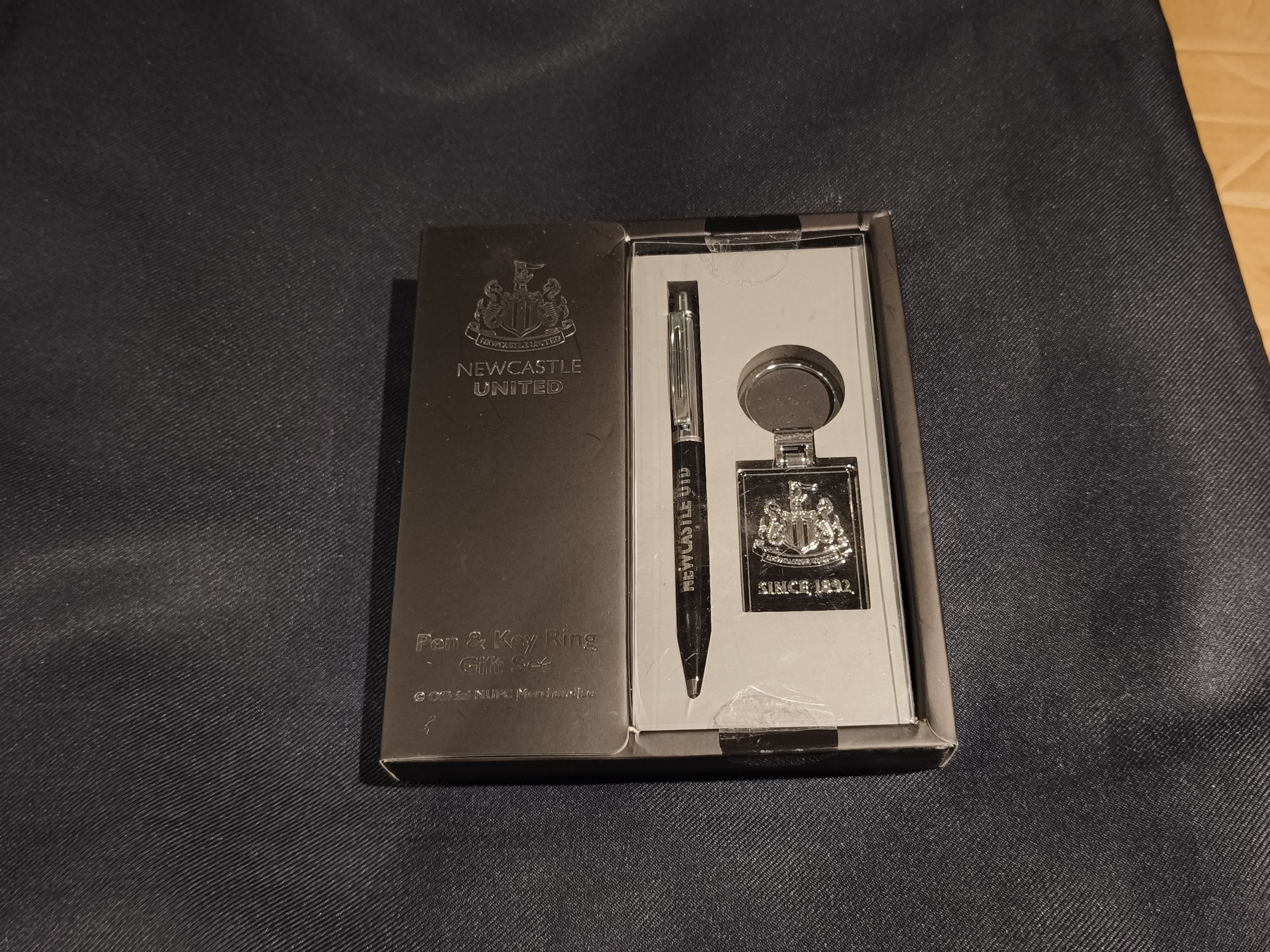 紐卡素名貴筆+黑色鎖匙扣套裝