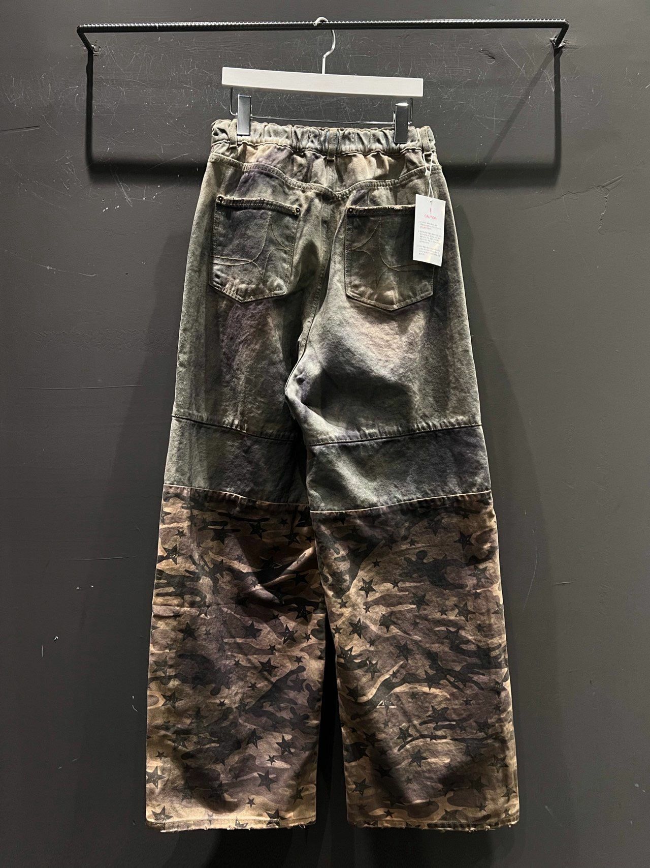 星星布拼仿污牛仔鬆身褲 SUB-031P