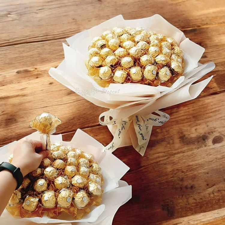 40支金莎花束,手抽取金莎花束,杏色包裝,木桌陽光上