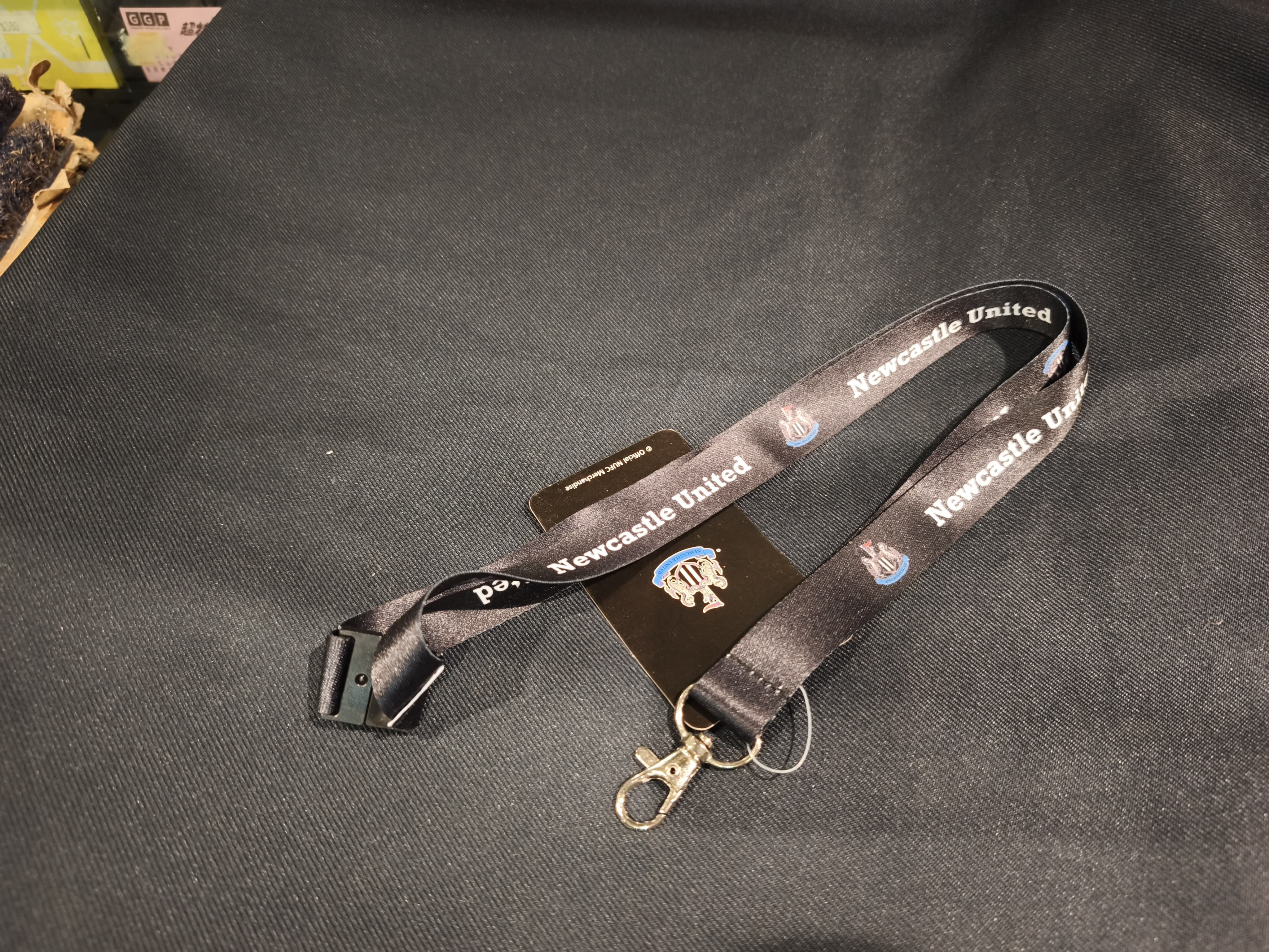 紐卡素黑白色會徽頸繩