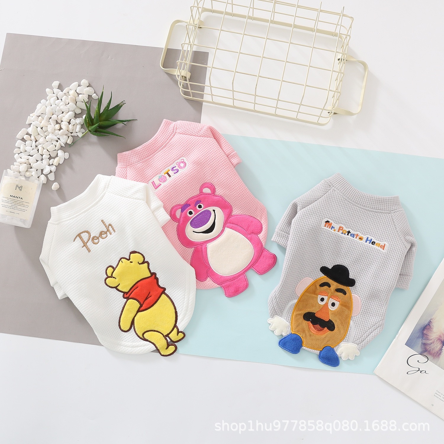 宠物衣服卡通刺绣 草莓熊/维尼熊背心纯棉 尺寸表在最后一张图