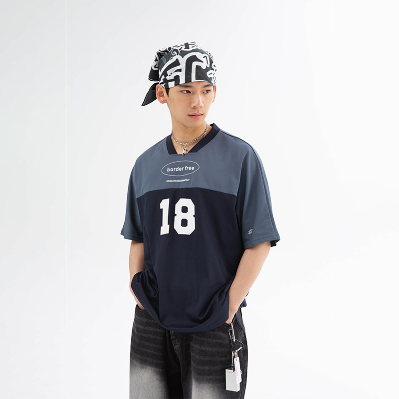 4M16 美式運動風V領撞色棉TEE 兩色