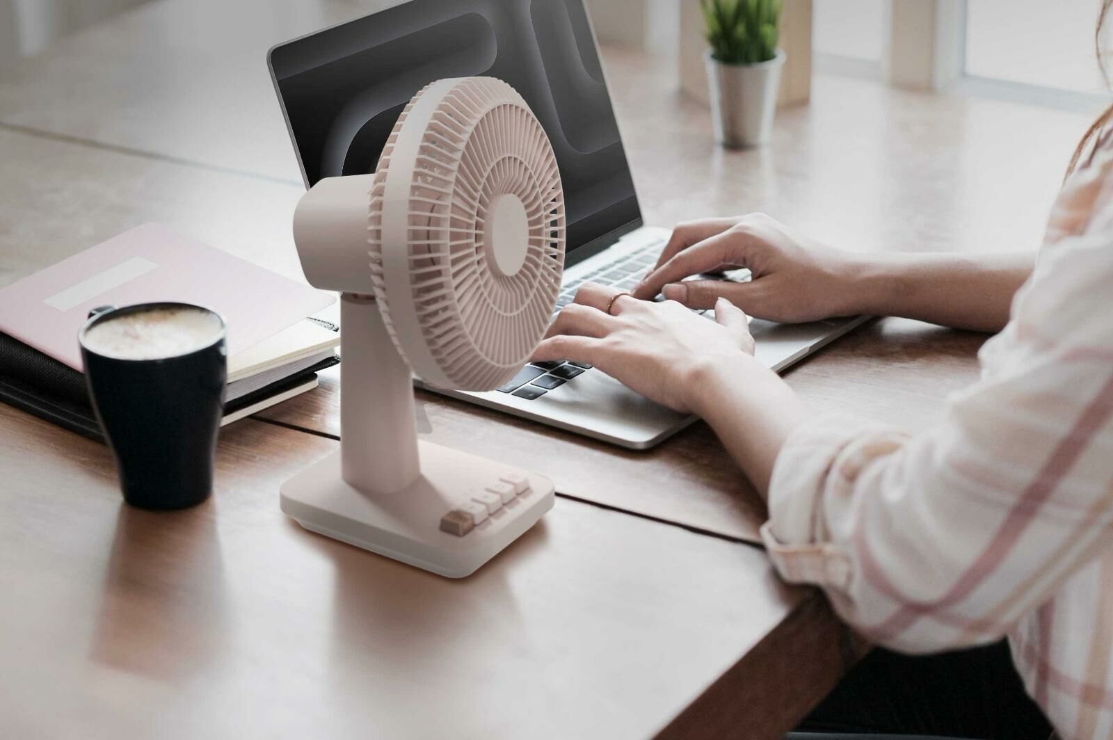 【預訂】AA0504 Momax 1°Pod 迷你桌上型風扇 IF20L2