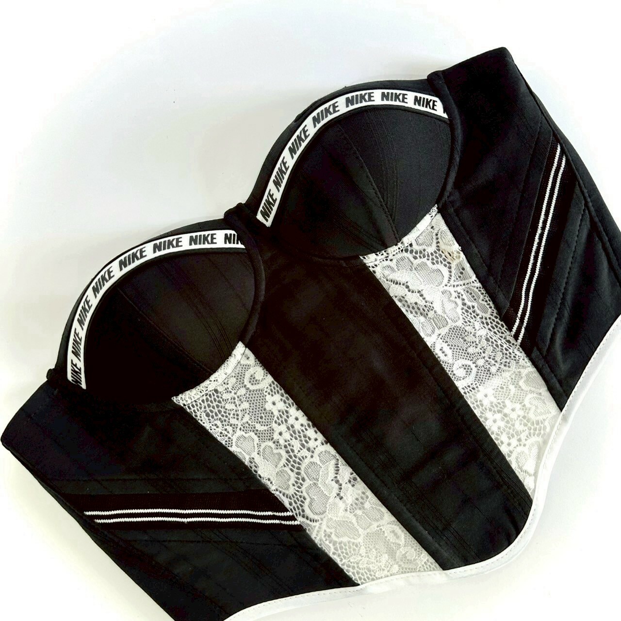 JUSTME - 【售罄】泰國復古Remake logo 帶併蕾絲無帶馬甲 JM021