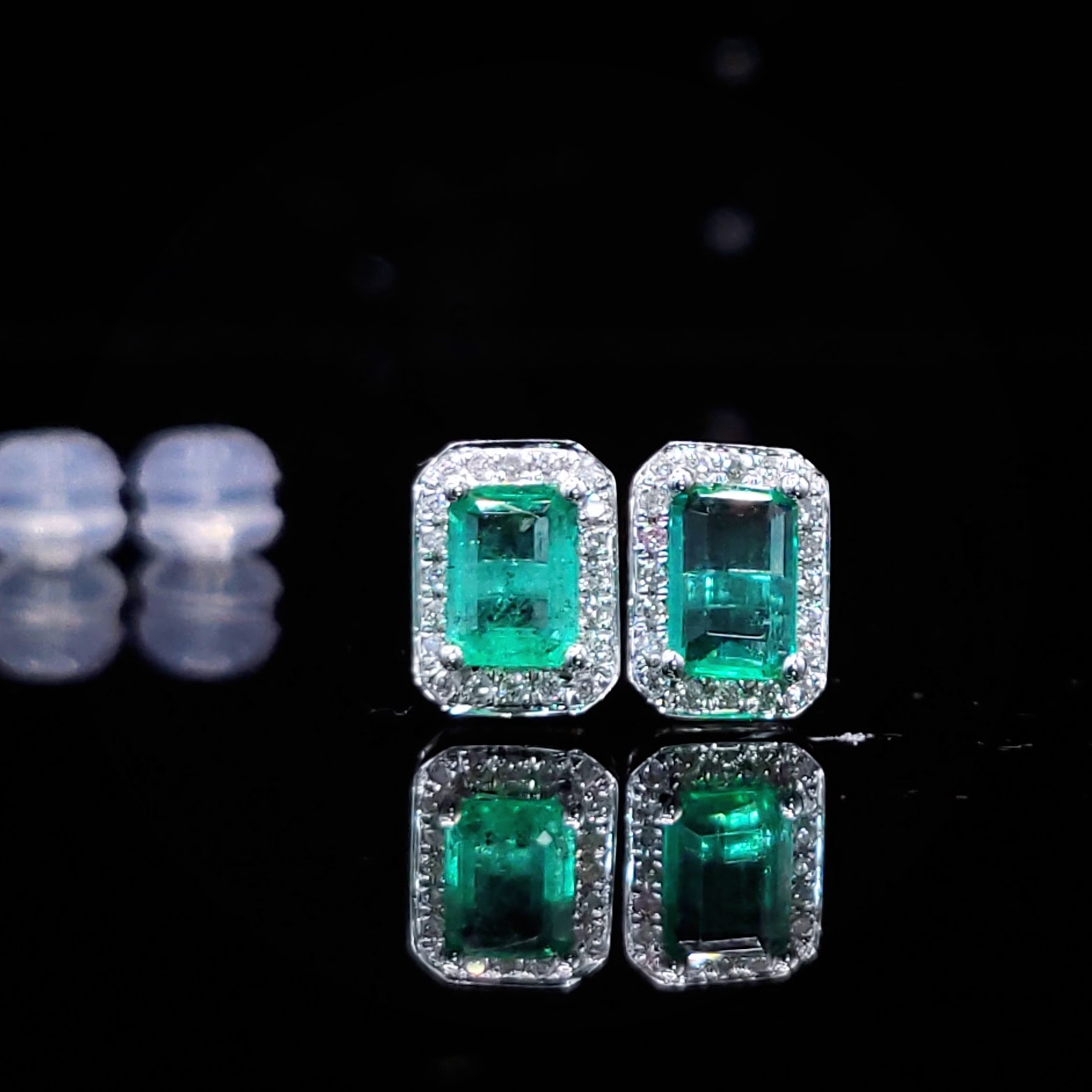 全新18K白金【主石89份綠寶石】配12份鑽石耳環