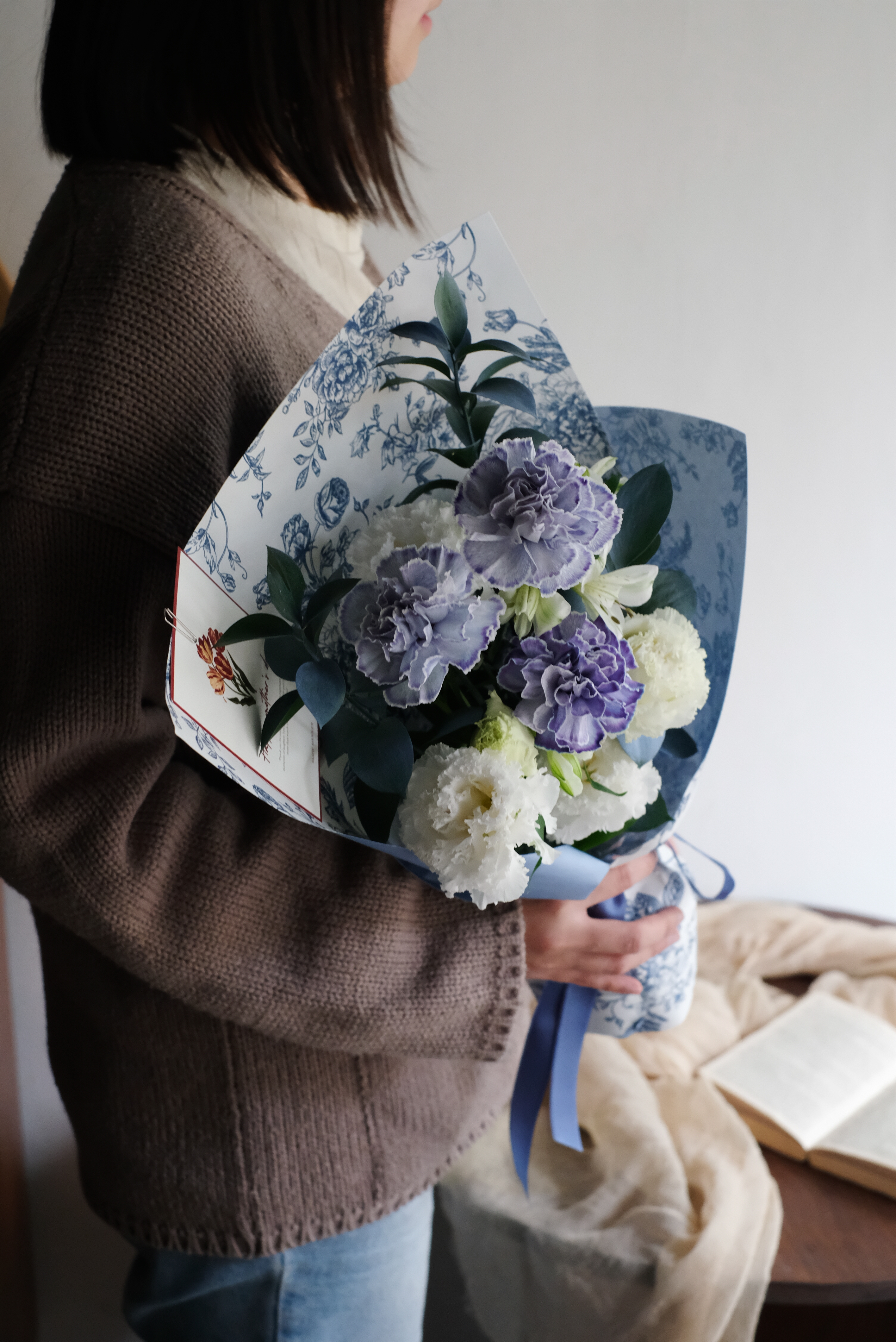 眼中晨光｜藍色康乃馨花束