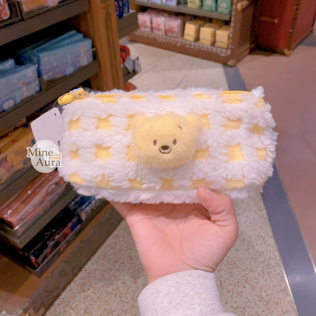 小熊維尼 Winnie the Pooh 大頭 格紋 絨毛造型 筆袋 收納袋 -上海迪士尼樂園