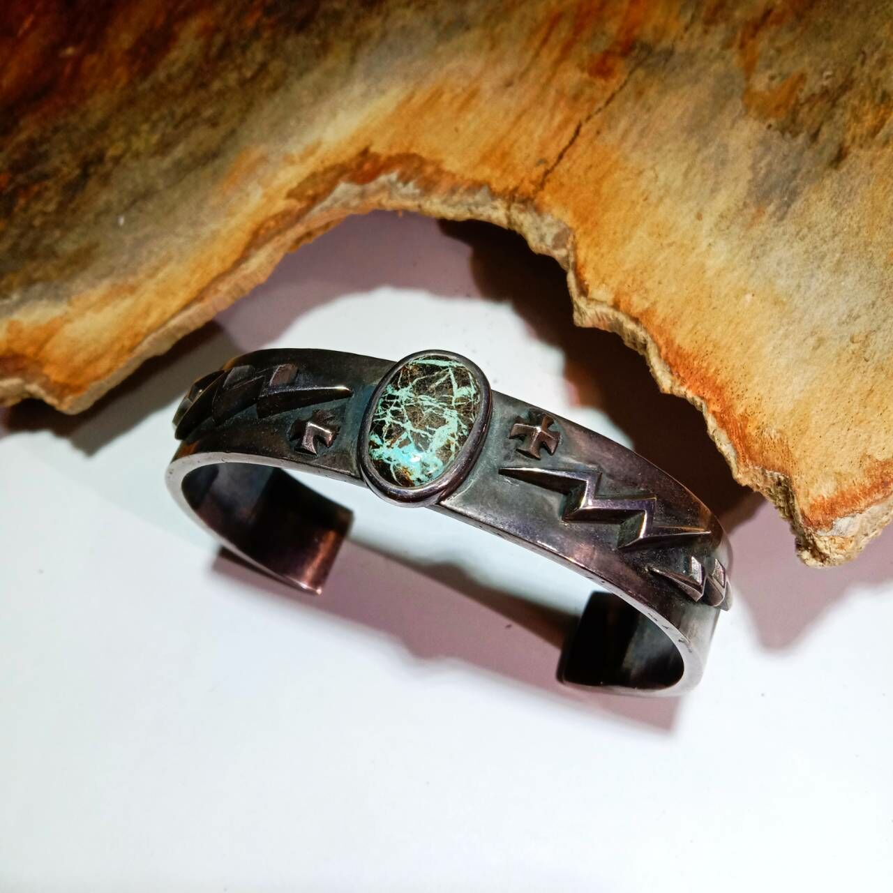 Black Venom Jewelry- Freedom & Prayer 純銀閃電、鐵十字手環鑲方形Thunder Mountain松石