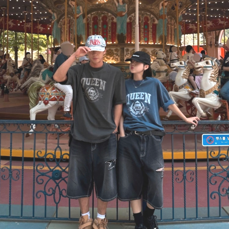 QUEEN 字母印花與復古刷色 細節近拍 布料質感