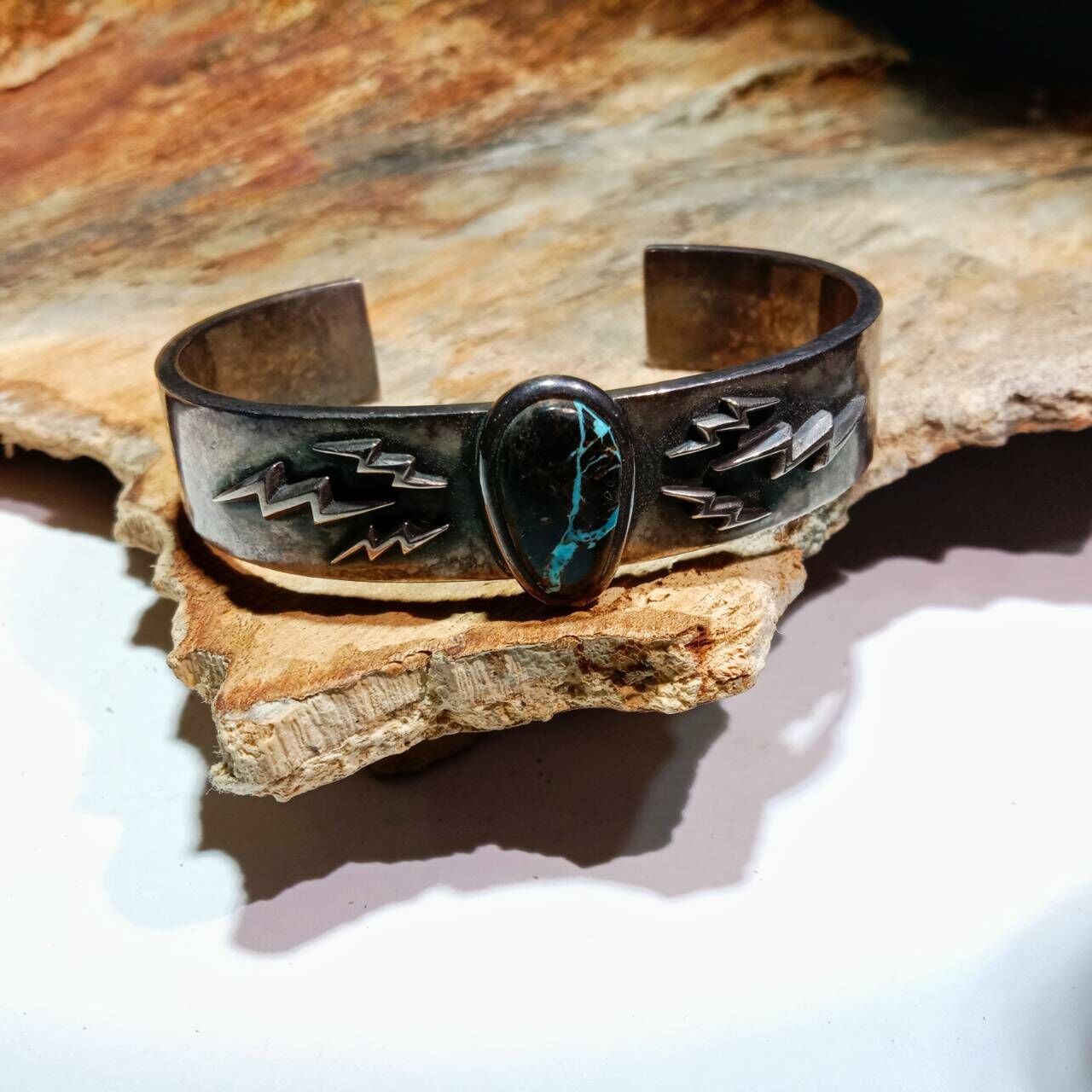 Black Venom Jewelry- Freedom & Prayer 純銀閃電手環鑲Thunder Mountain松石