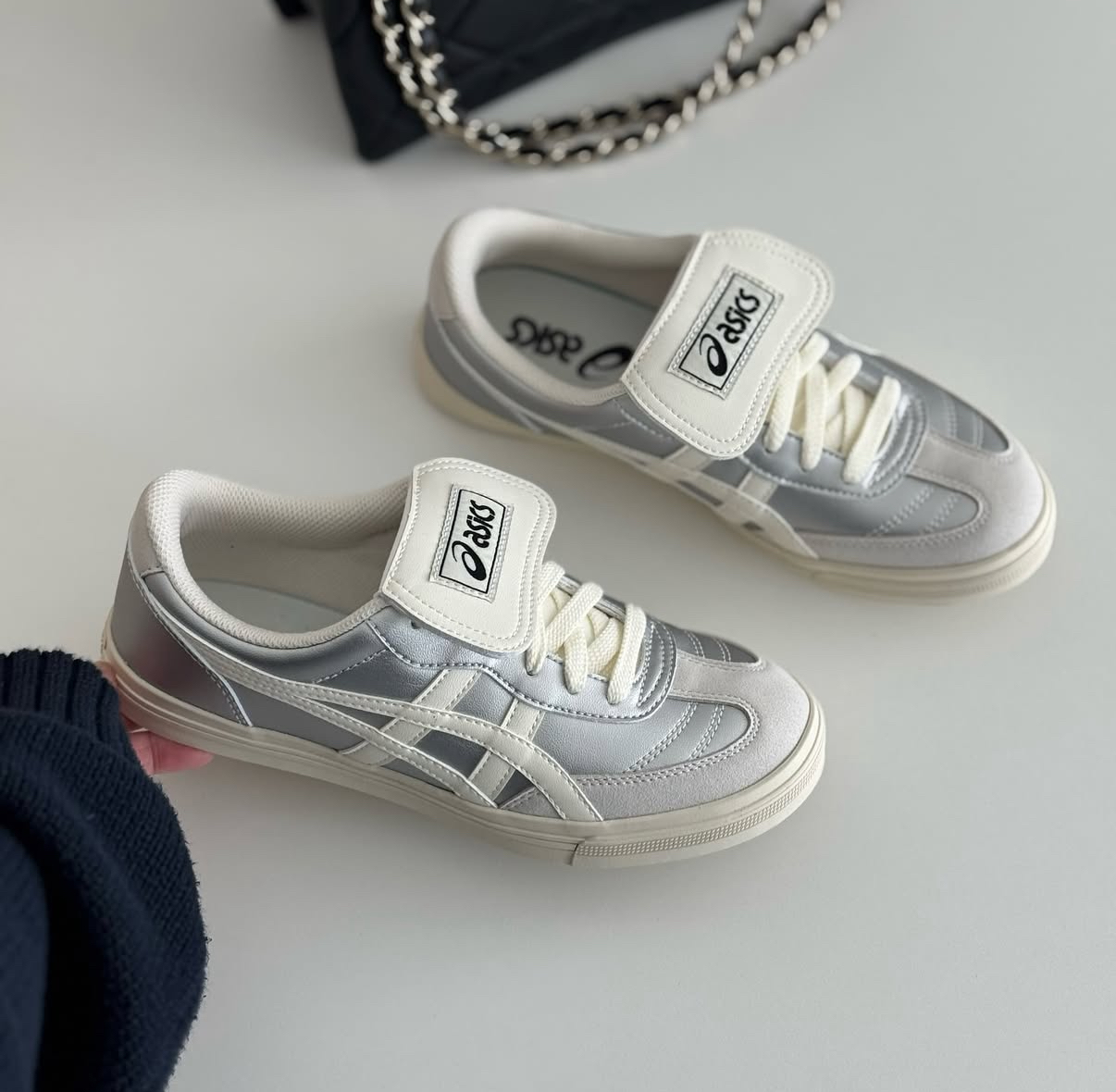 ASICS Aaron 2.0 奶油白銀色 白銀色 Y2K 翻蓋鞋舌 復古 德訓鞋 1203A720-020/預購