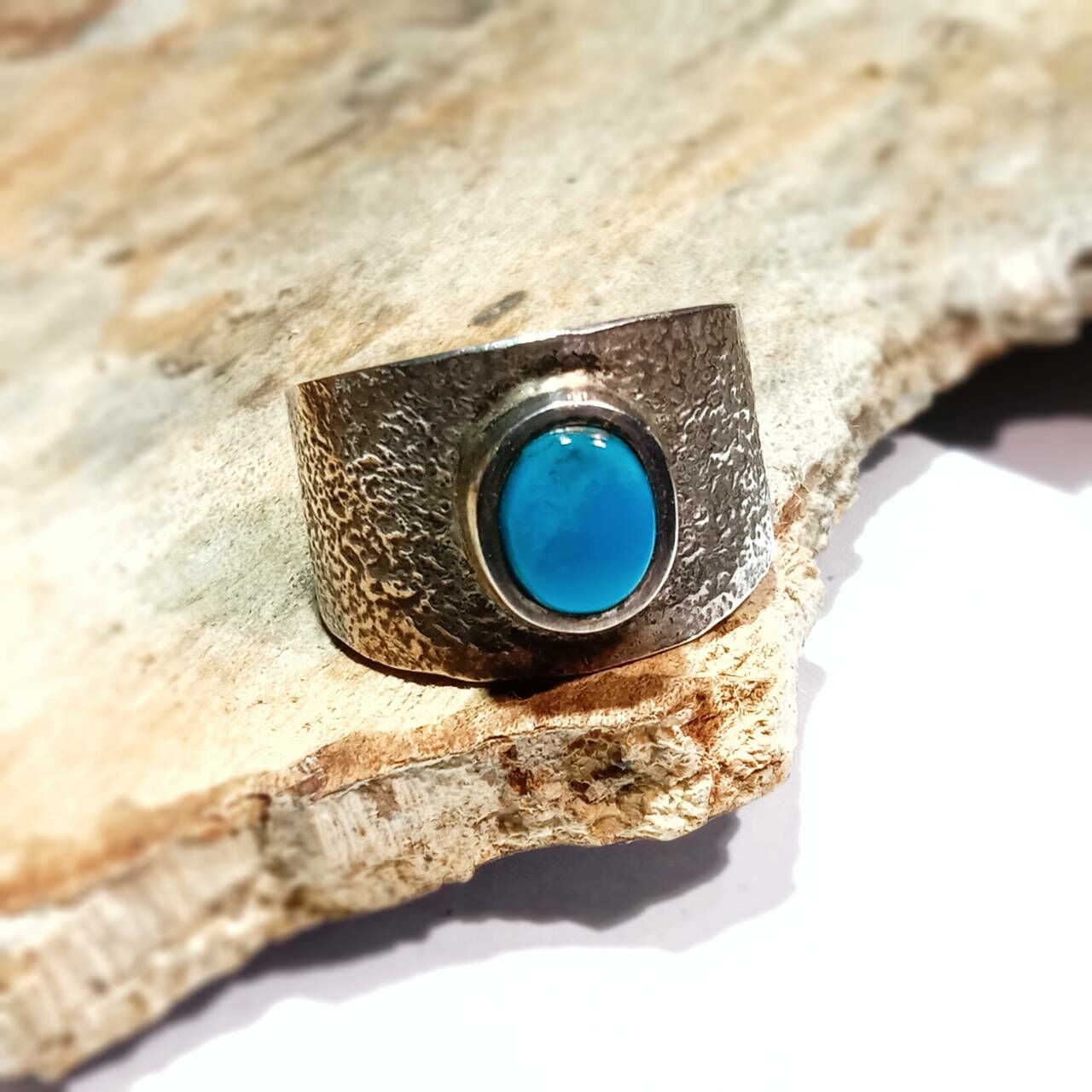 Black Venom Jewelry- Freedom & Prayer Tufa Casting 風格銀戒鑲Kingman松石