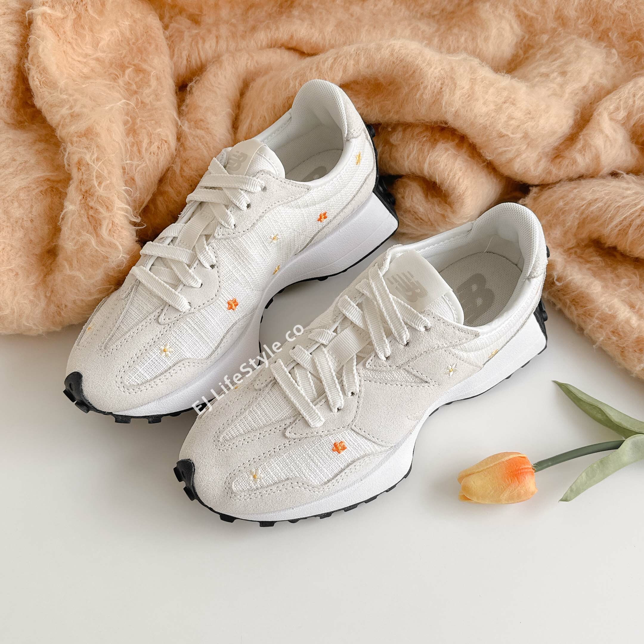 NEW BALANCE 327 NB 327 燕麥編織 小花鞋 米灰 奶油 麂皮 女鞋 WS327DCA /現貨