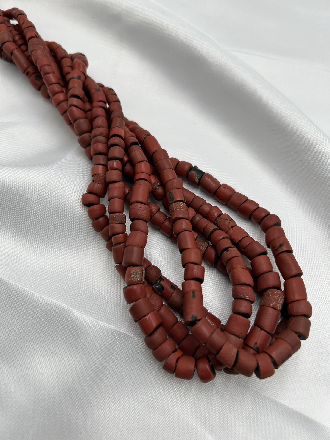 No.2條-短豬肝紅珠5mm-8mm 總長64cm約138顆