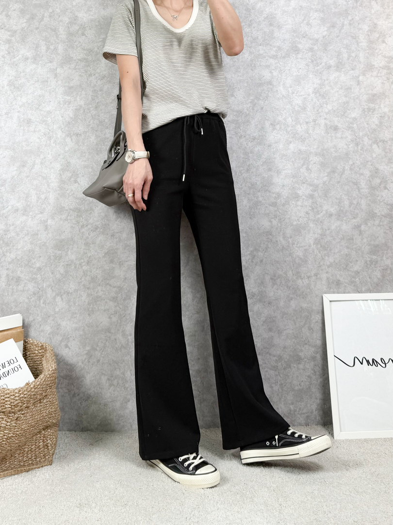 有修飾效果的喇叭棉褲