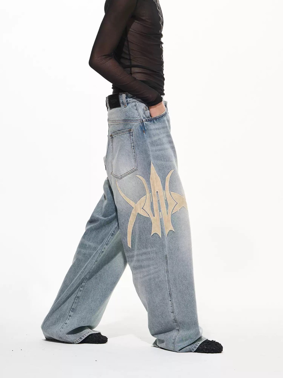 BLINDNOPLAN 貼皮LOGO  水洗BAGGY牛仔褲