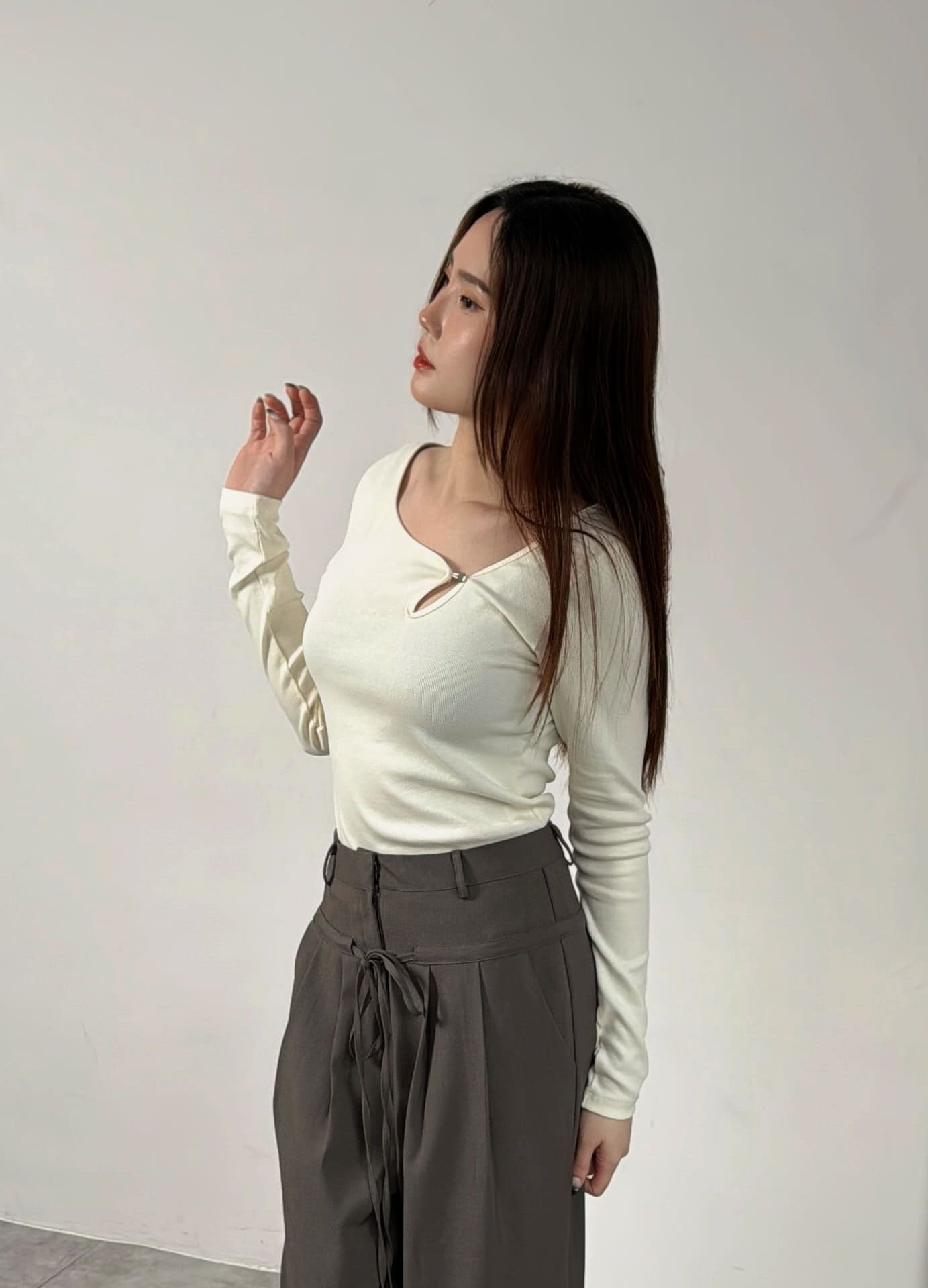 單釦不規則剪裁上衣