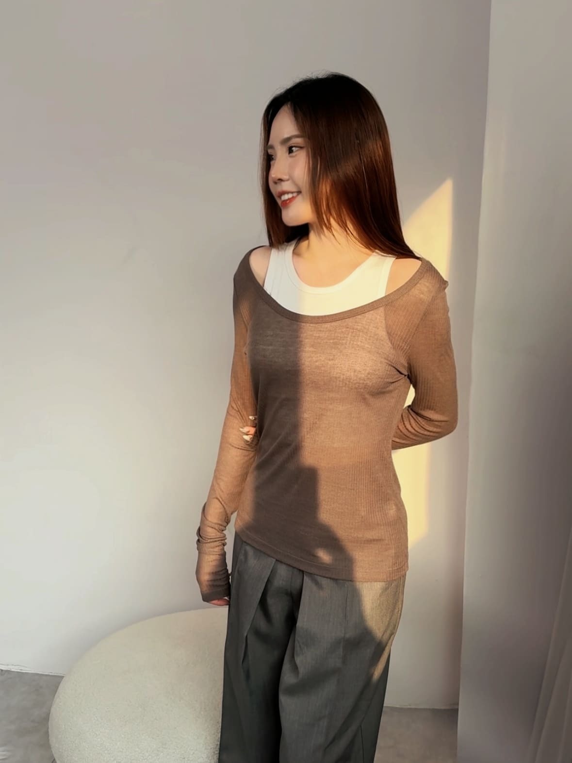 寬領透肌針織上衣