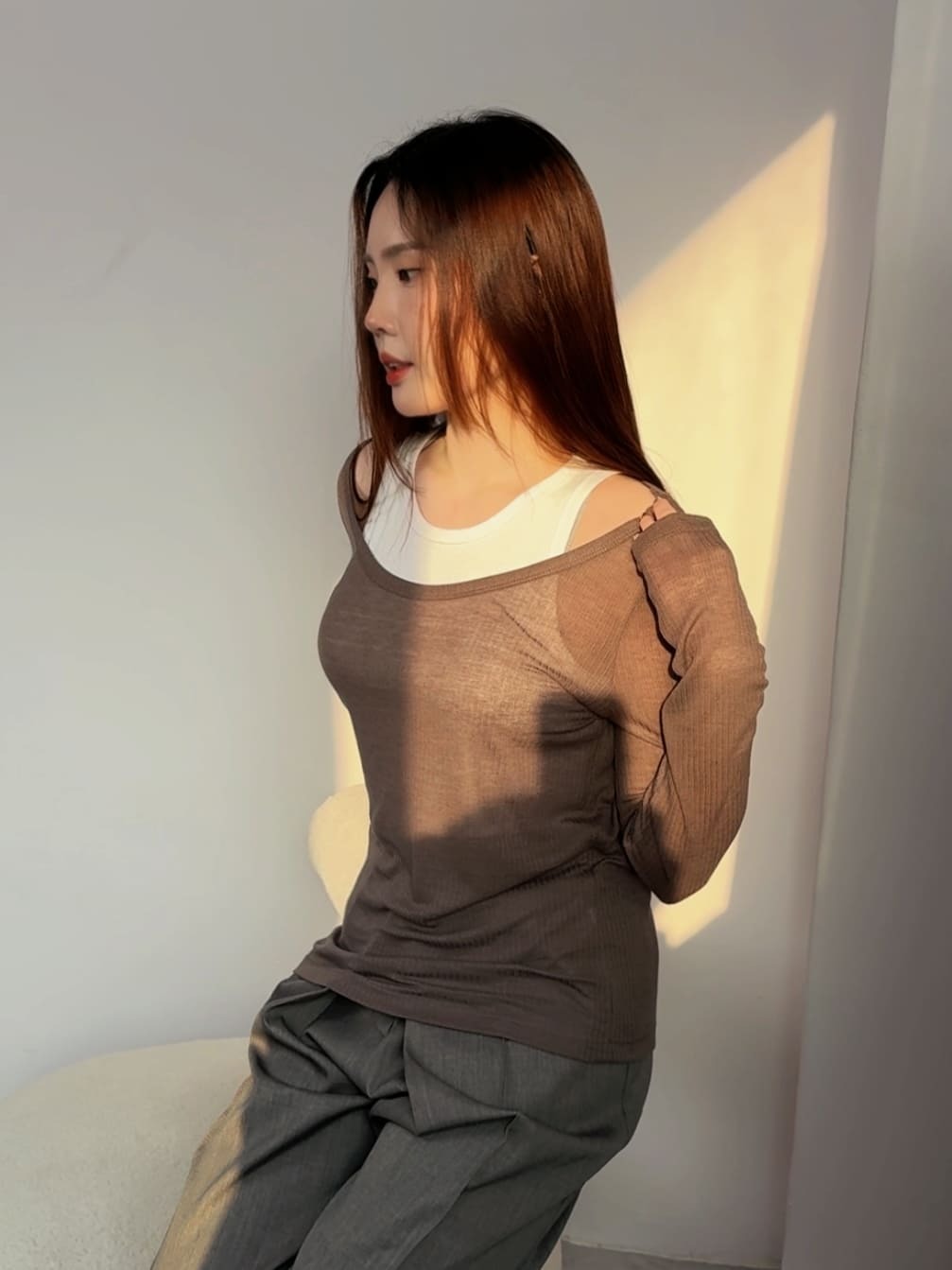 寬領透肌針織上衣