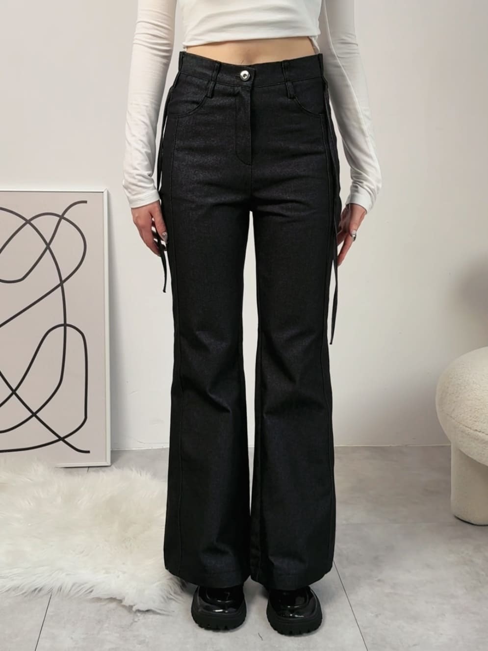 率性顯瘦綁帶設計喇叭牛仔褲