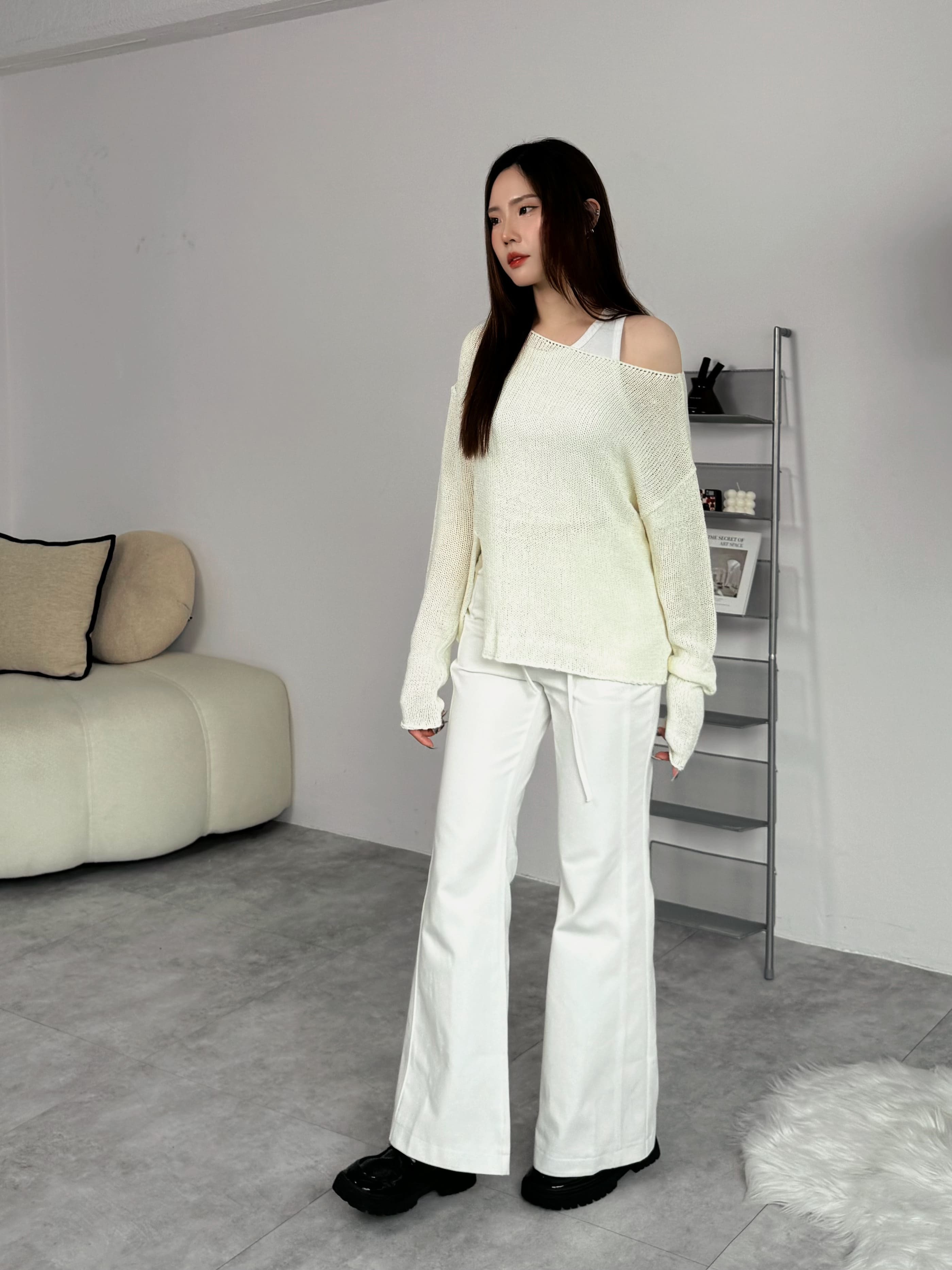 率性顯瘦綁帶設計喇叭牛仔褲