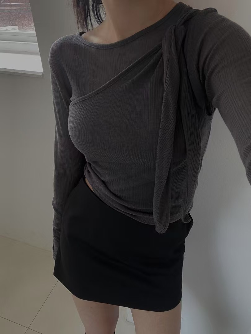 微透斜切細羅紋設計感上衣