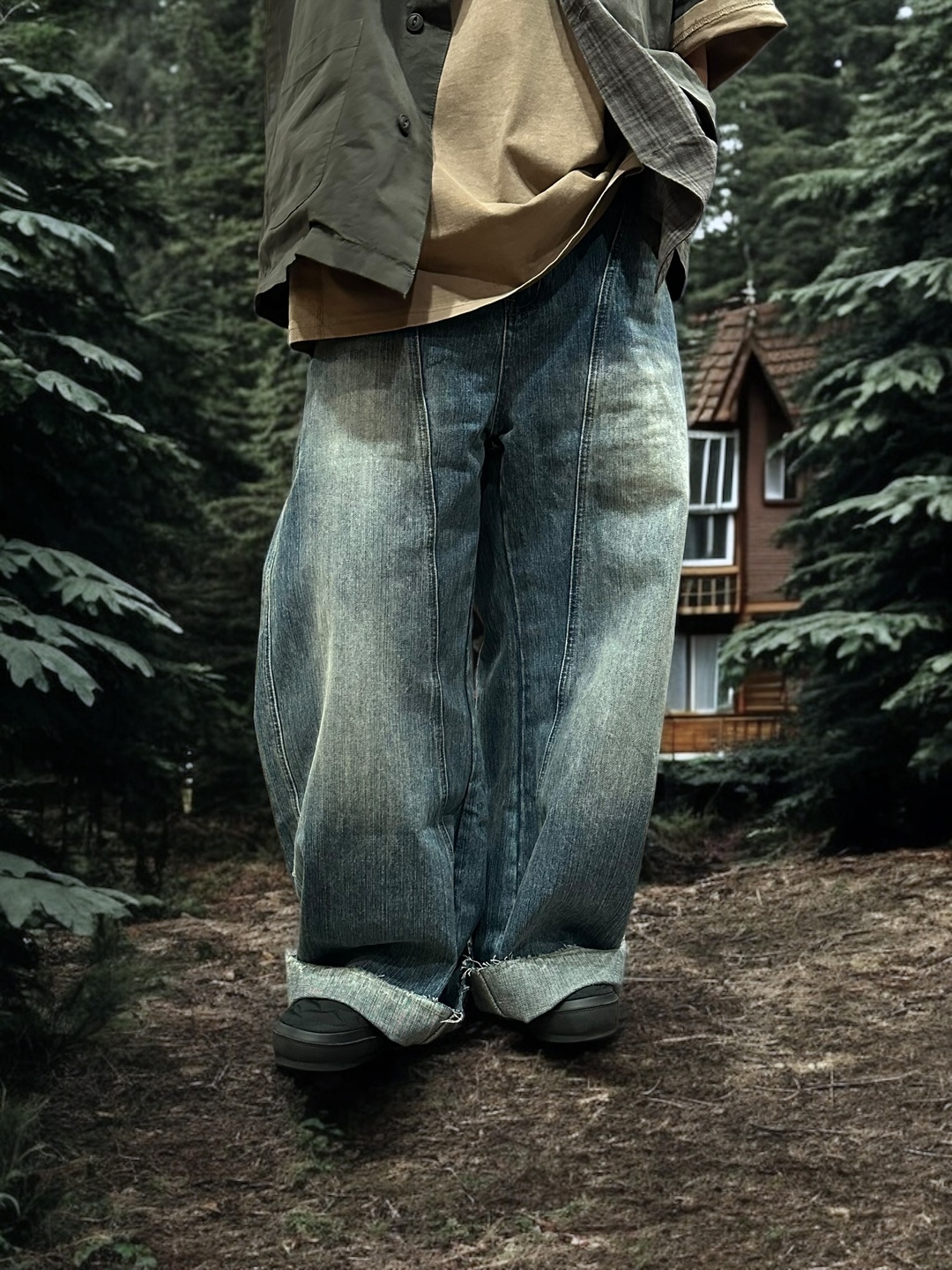 慵懶湛藍彎刀牛仔褲