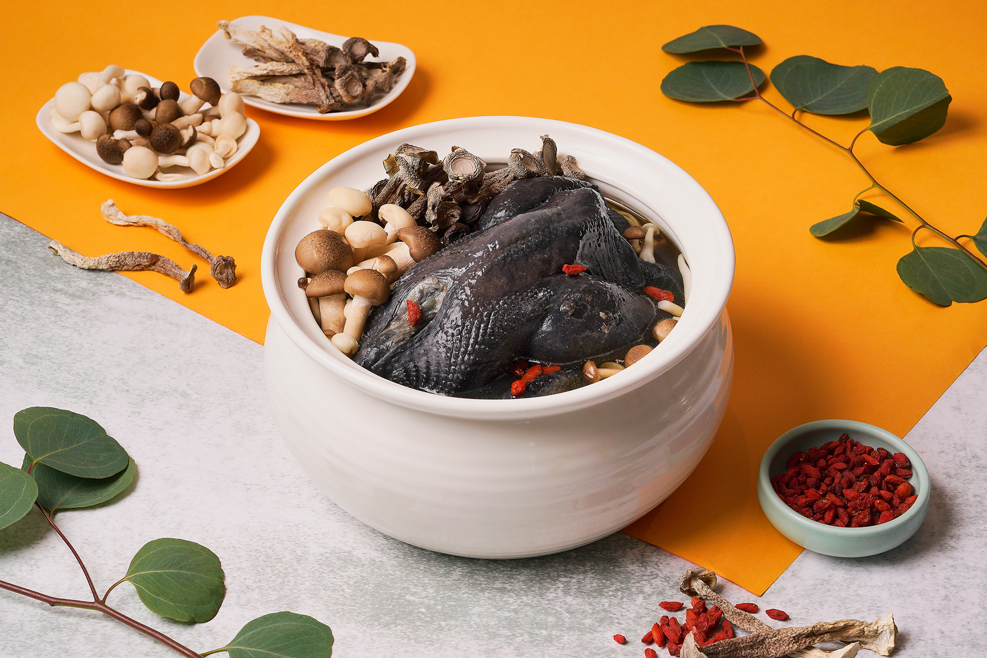 補養鹿茸菇燉烏雞湯(鮮凍) /台北新板希爾頓酒店-青雅中餐廳