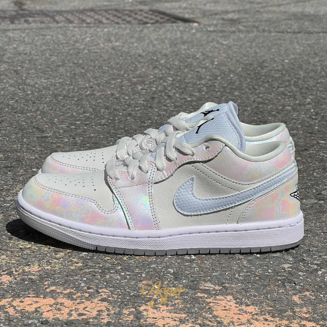 NIKE W AIR JORDAN 1 LOW SE 'Year Of The Snake' CNY蛇年限定 白 虹彩 皮革 女鞋 HF4080-001