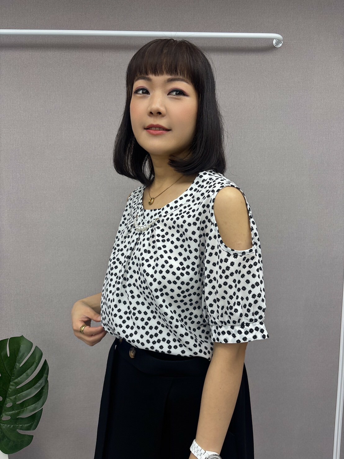 肩挖洞小花上衣