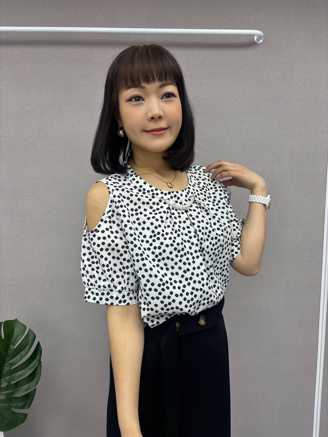 肩挖洞小花上衣