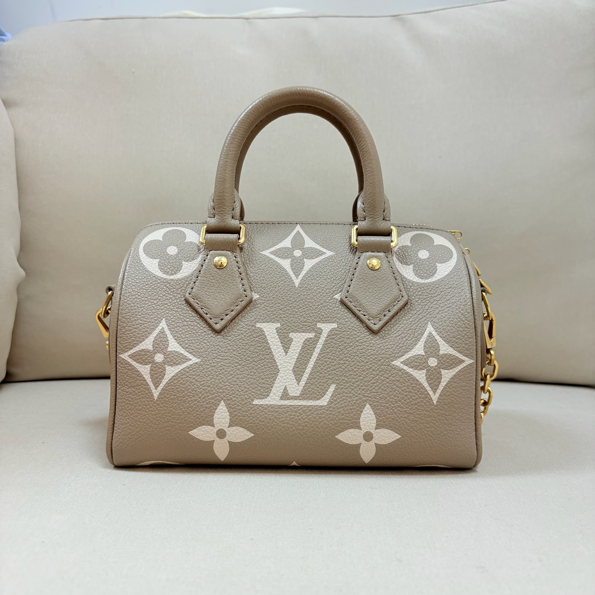 LV Speedy Bandouilere Bag - Creme / Ghw