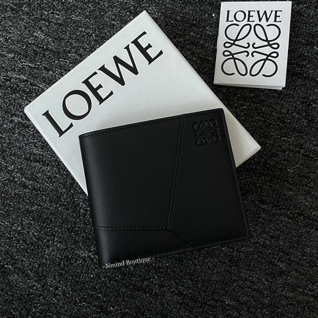 LOEWE PUZZLE BIFOLD WALLET IN CLASSIC CALFSKIN / BLACK