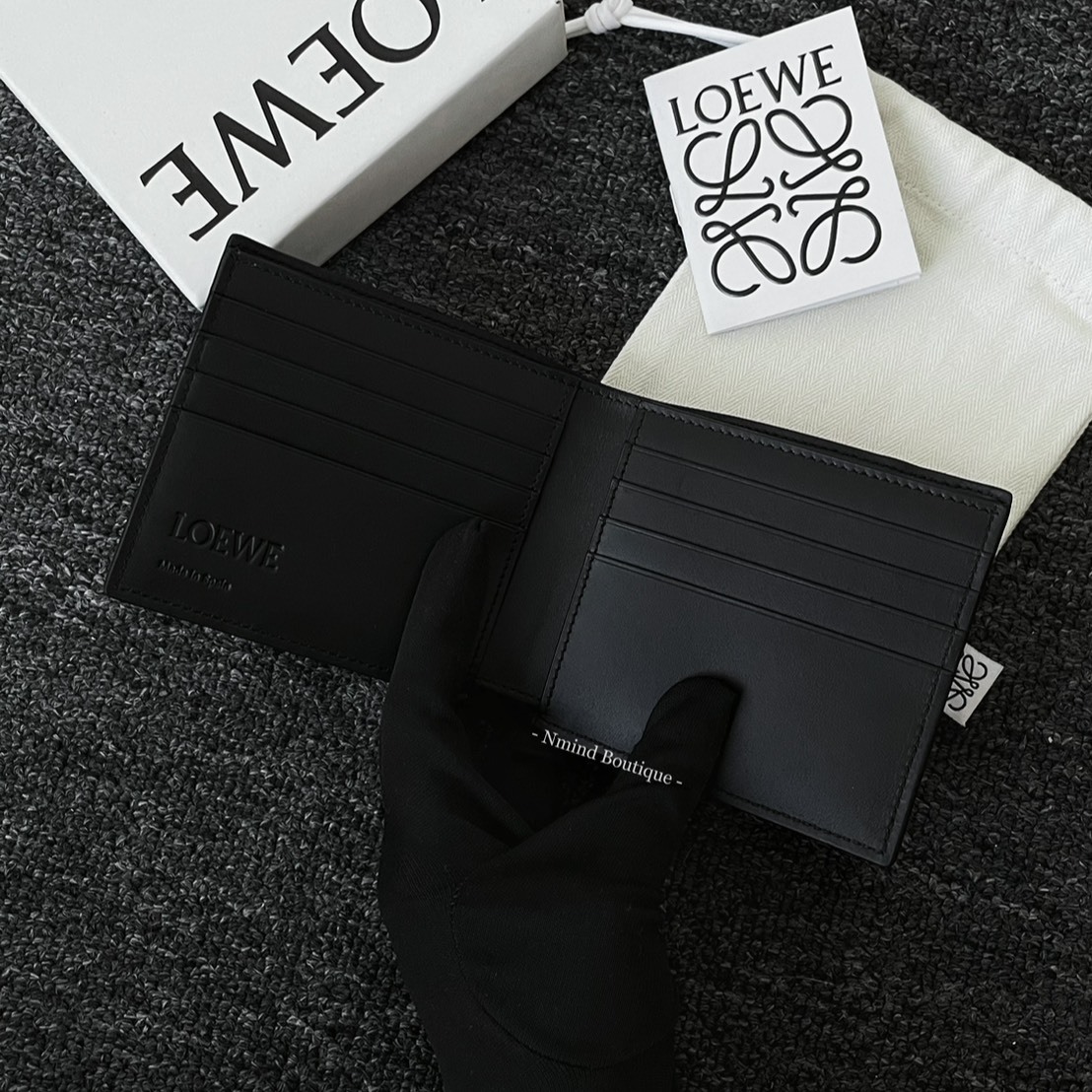 LOEWE PUZZLE BIFOLD WALLET IN CLASSIC CALFSKIN / BLACK