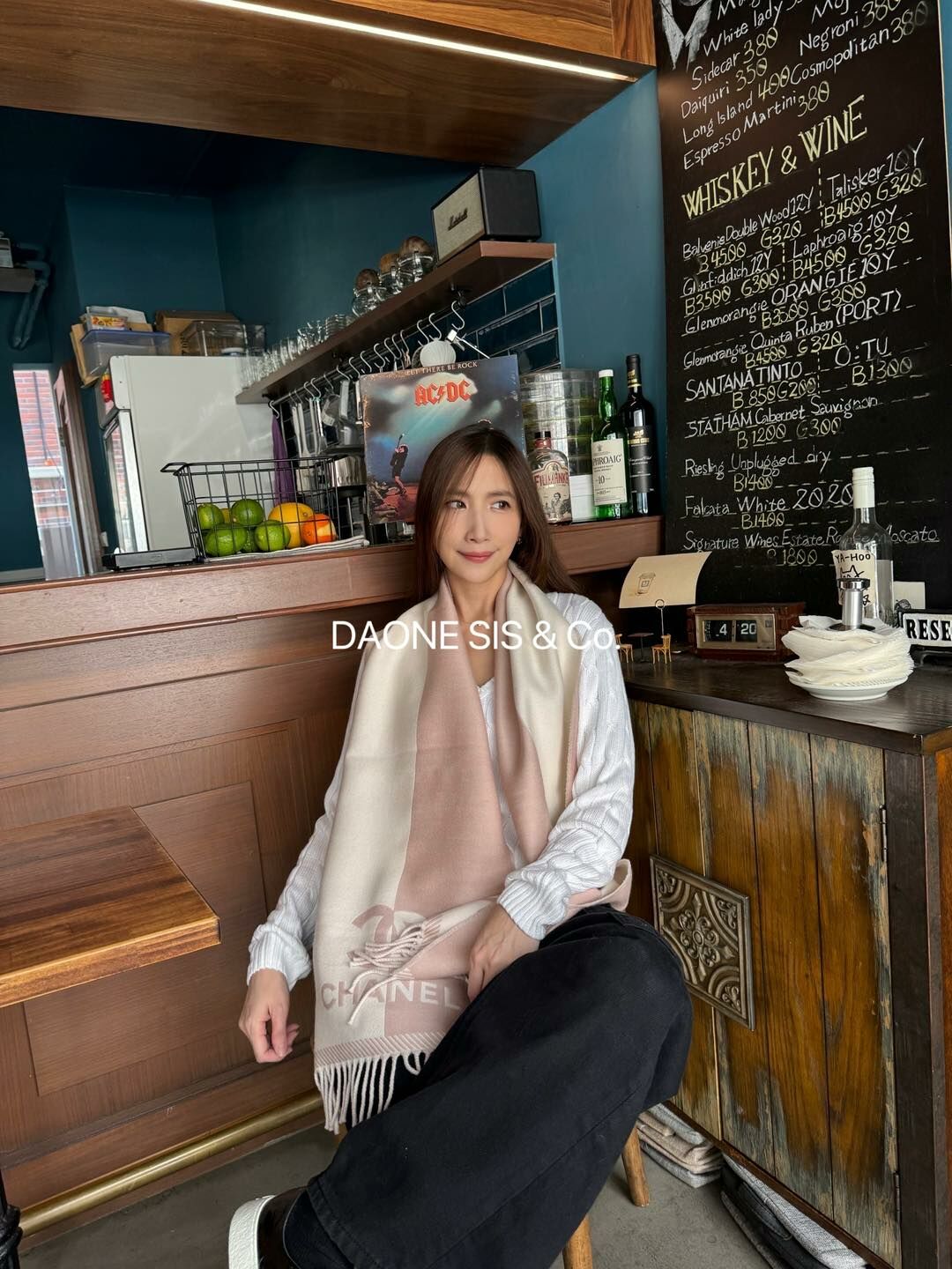 CHANEL 粉白羊絨圍巾