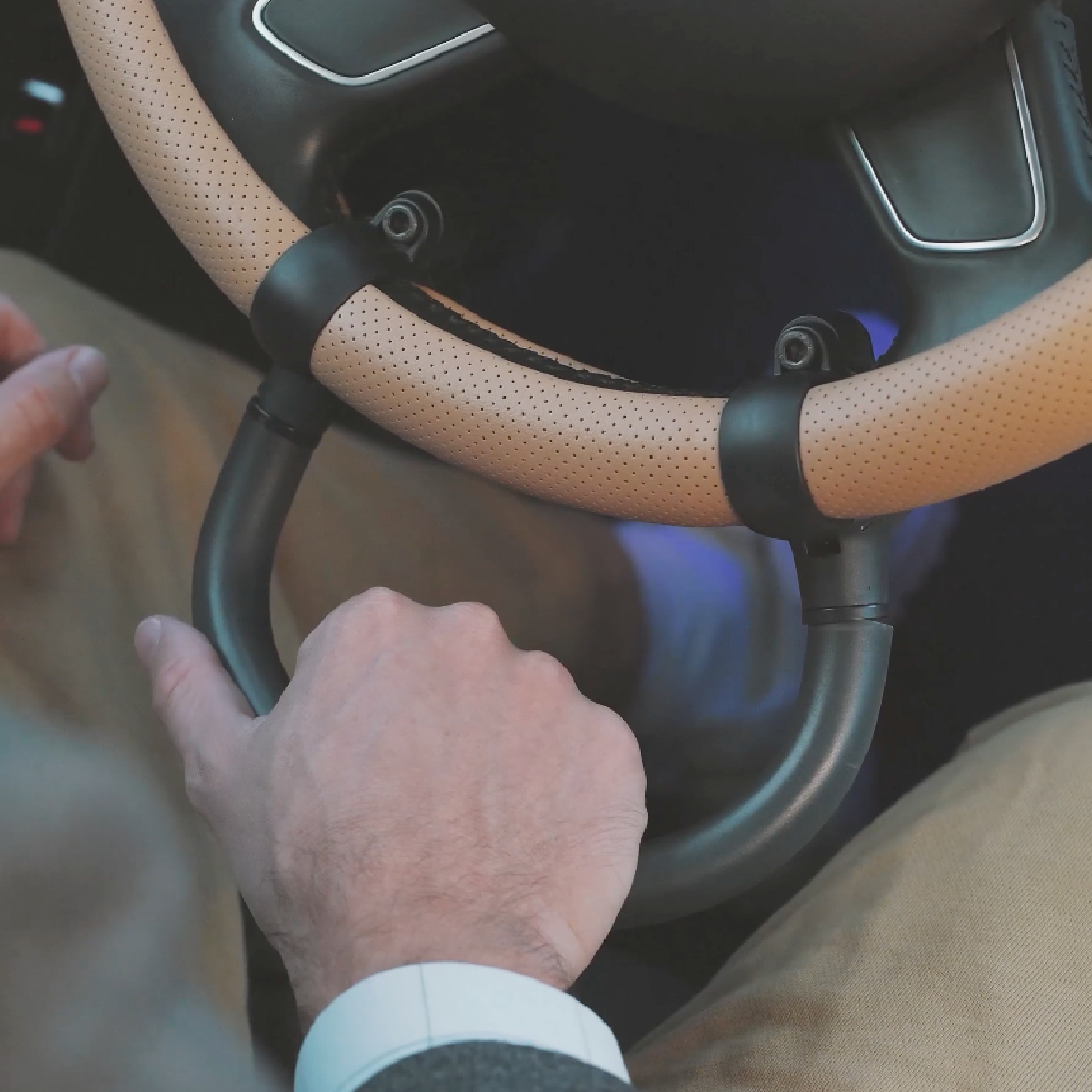 Cozyarm 方向盤輔助器