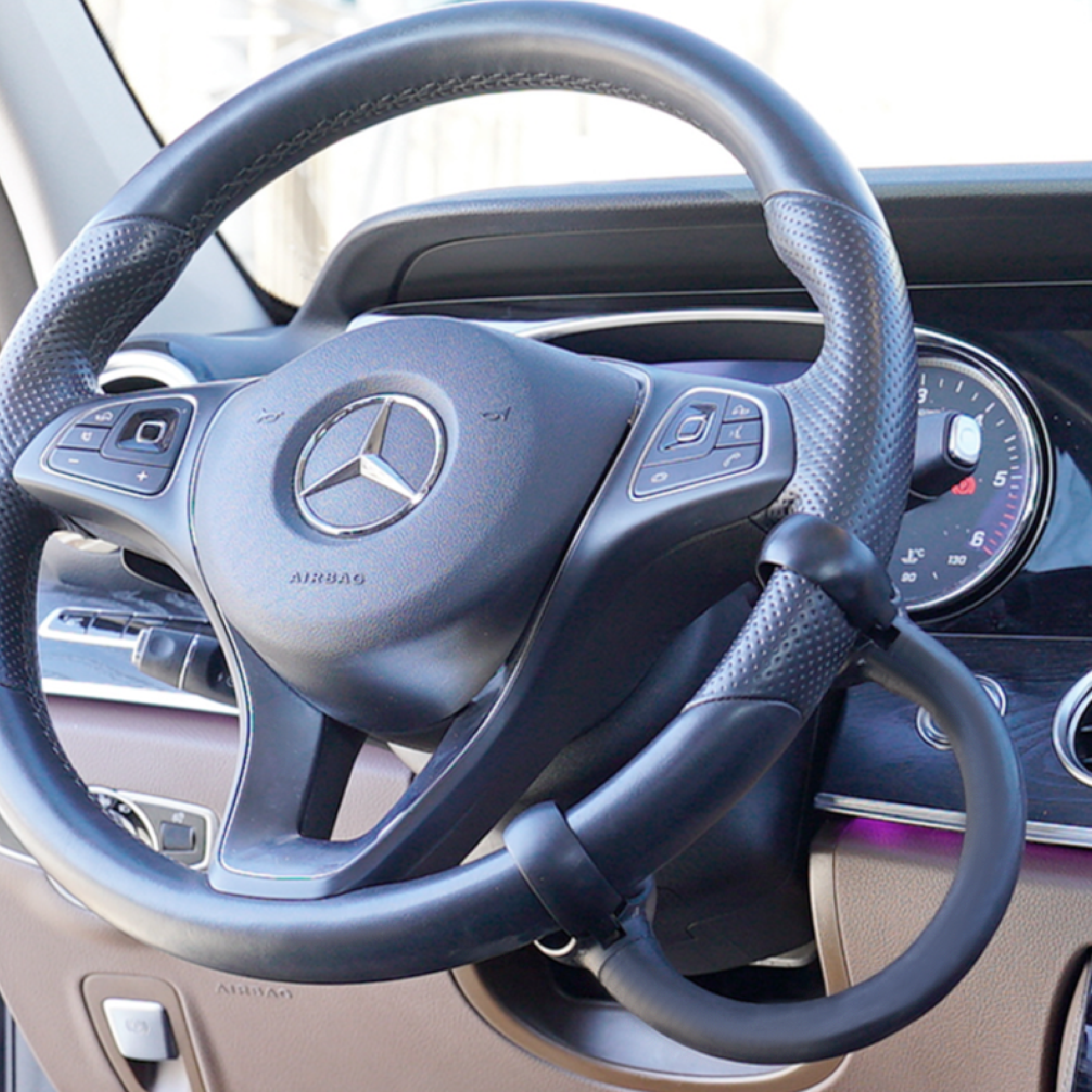 Cozyarm 方向盤輔助器