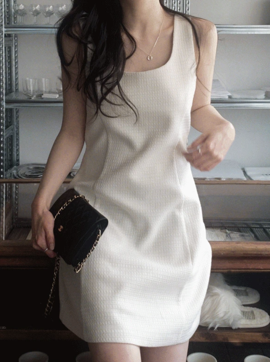 預訂｜SLOWAND #SLOWMADE 約會必備！經典挺身呢料連身裙 (One Color)