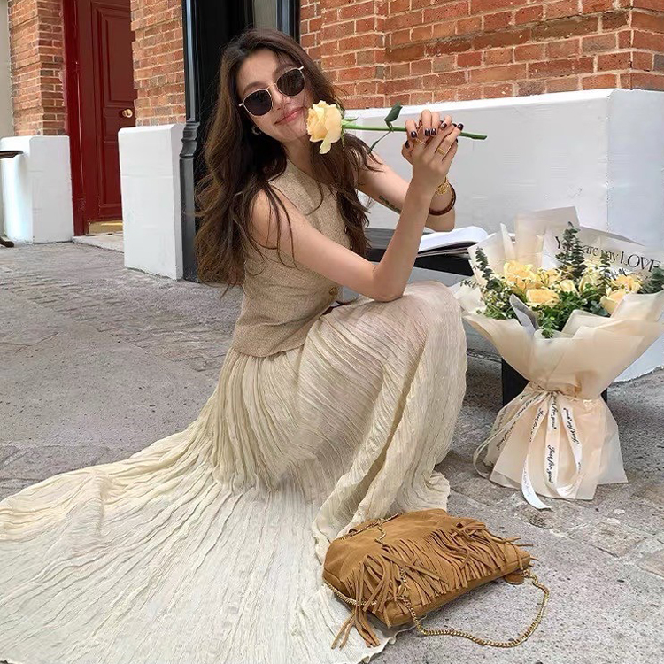 奶油杏皺皺織紋感度假傘擺長裙S-L (Elegant & Love)