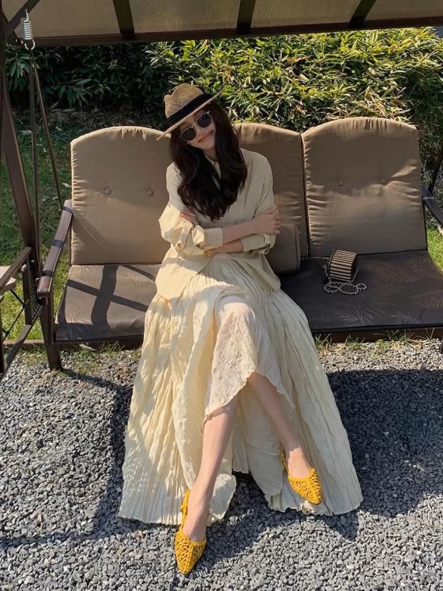 奶油杏皺皺織紋感度假傘擺長裙S-L (Elegant & Love)