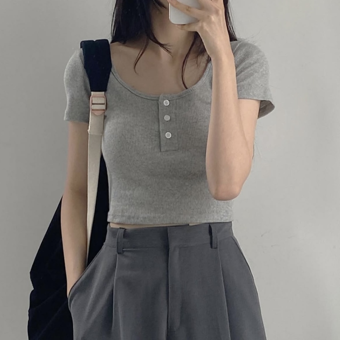 日常款！Henry Round-Neck Crop Top